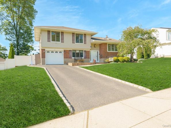 9 Wayne Place, Commack NY 11725