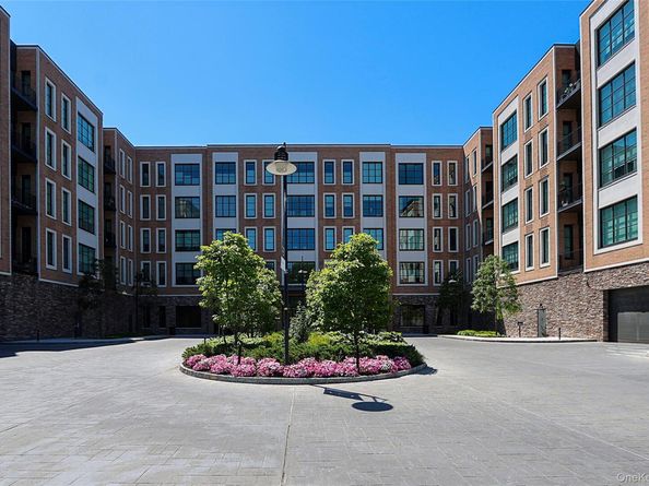 100 Garvies Point Road 1131, Glen Cove NY 11542