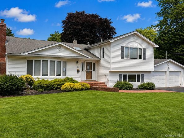 201 Wampum Lane, West Islip NY 11795