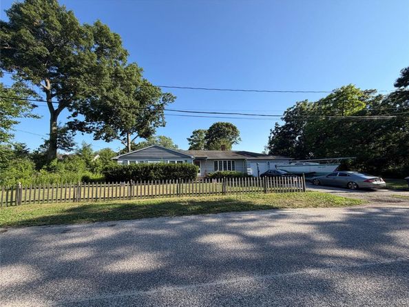 22 Yerk Avenue, Ronkonkoma NY 11779