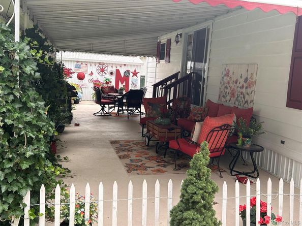 1661 Old Country Rd 471, Riverhead NY 11901