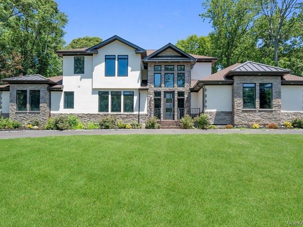 21 Arista Drive, Dix Hills NY 11746