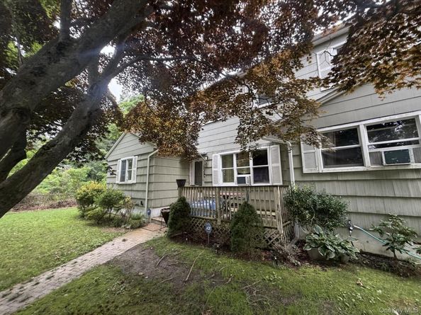 8 Windus Drive, Shirley NY 11967