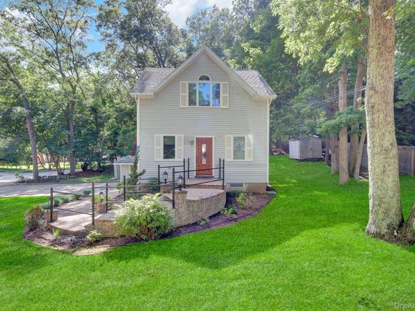 14 Neponsit Road, Sound Beach NY 11789