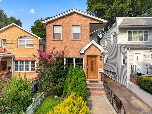 42-05 249th Street, Little Neck NY 11363