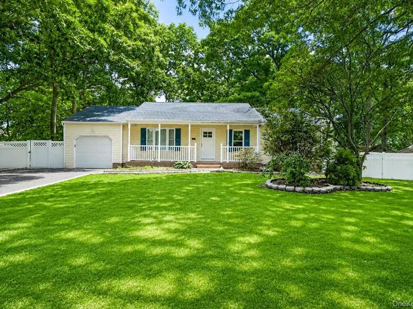 25 Heston Road, Shirley NY 11967