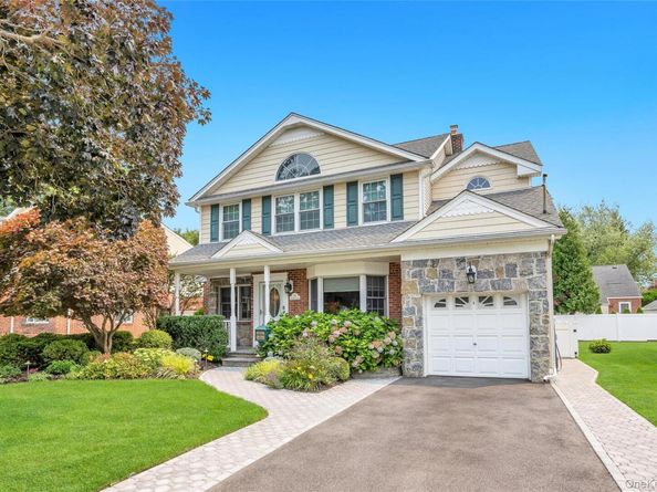 16 Ashland Avenue, New Hyde Park NY 11040