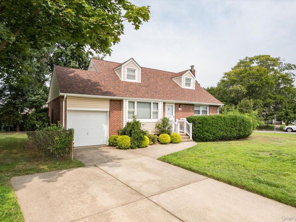 1162 Whitehall Lane, Wantagh NY 11793