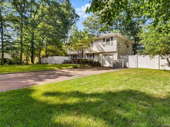 16 Obermueller Drive, Melville NY 11747