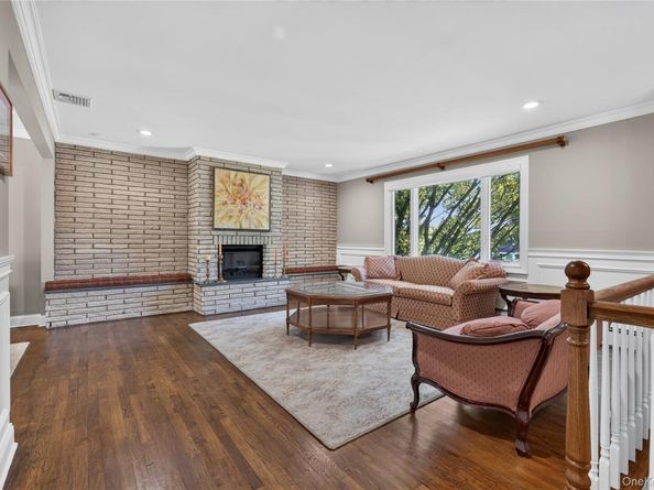 7 Chatham Road, Commack NY 11725