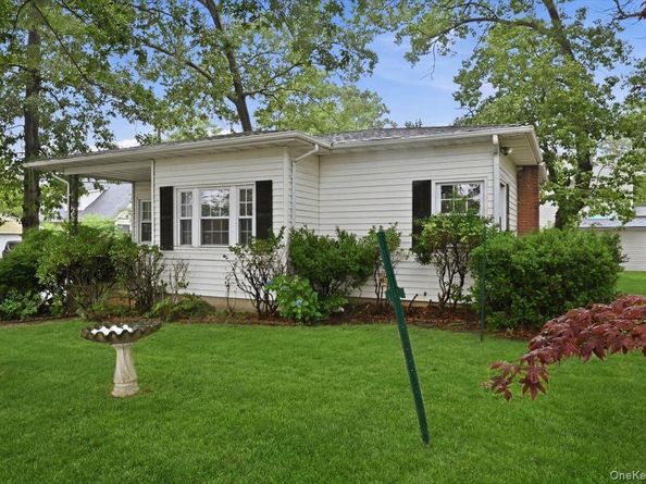 89 W 4th Street, Ronkonkoma NY 11779