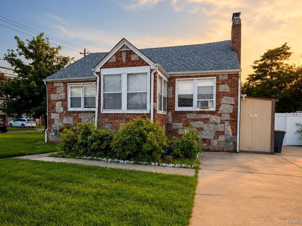 4 Brown Street, West Babylon NY 11704