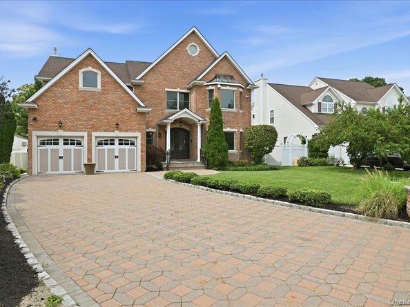 4 Corin Court, Syosset NY 11791