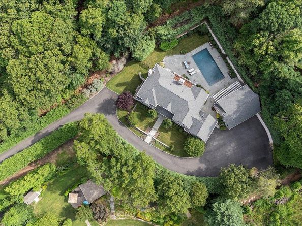 1481 N Country Road, Wading River NY 11792