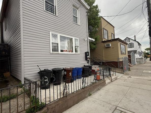 9113 77th St, Woodhaven NY 11421