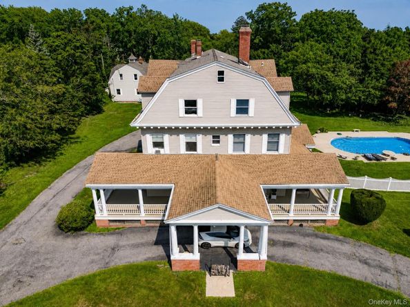 45 S Penataquit Avenue, Bay Shore NY 11706