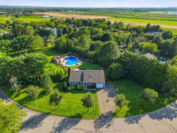 71 Triangle Lane, Baiting Hollow NY 11933
