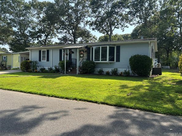 1661 Old Country Road 454, Riverhead NY 11901