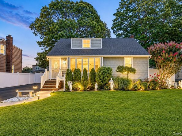 992 Woodcliff Drive, Franklin Square NY 11010