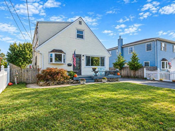 41 E Saltaire Road, Lindenhurst NY 11757