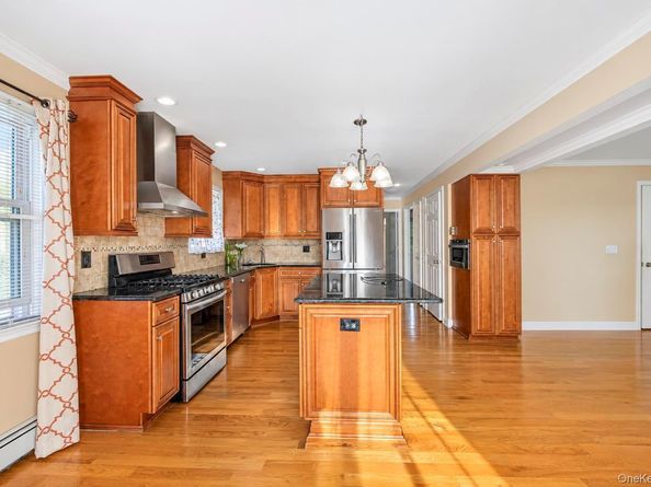 27 Colony Street, Hicksville NY 11801