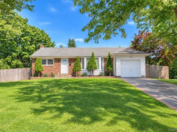 1 Azealia Court, Commack NY 11725
