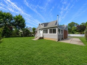 192 W 18th Street, Deer Park NY 11729