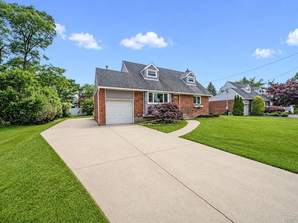 192 W 18th Street, Deer Park NY 11729