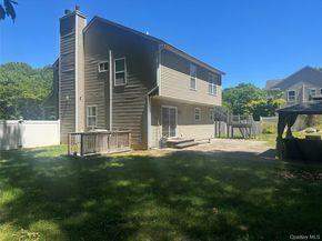 18 Mill Lane, Medford NY 11763