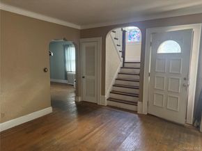 5 York Place, Merrick NY 11566