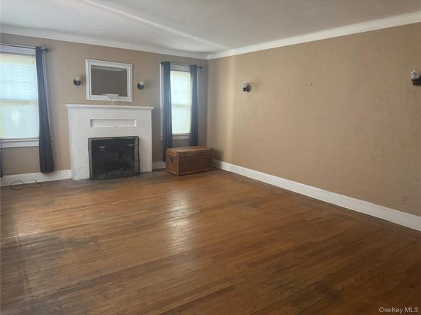 5 York Place, Merrick NY 11566