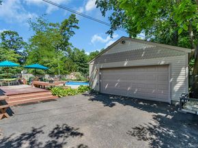 25 Del Place, Hauppauge NY 11788