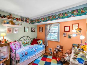 25 Del Place, Hauppauge NY 11788