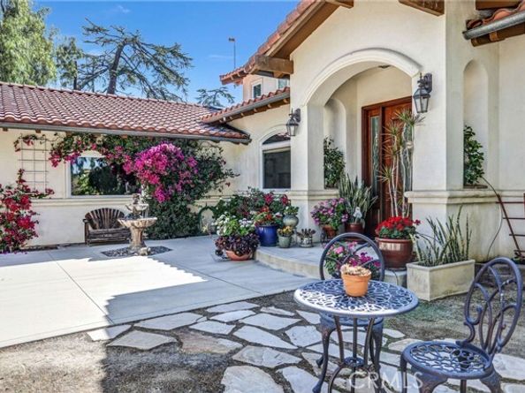 10345 McBroom Street, Sunland (los Angeles) CA 91040