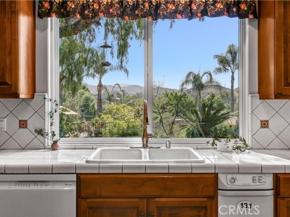 10345 McBroom Street, Sunland (los Angeles) CA 91040