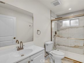 7040 Tyrone Avenue, Van Nuys (los Angeles) CA 91405