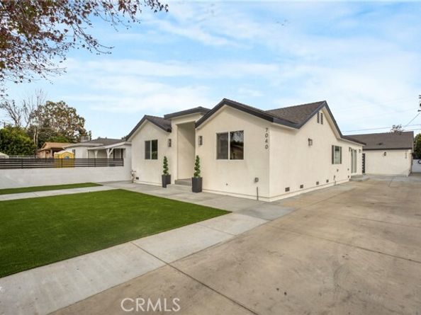 7040 Tyrone Avenue, Van Nuys (los Angeles) CA 91405