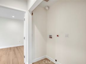 7040 Tyrone Avenue, Van Nuys (los Angeles) CA 91405