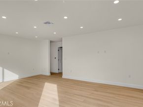 7040 Tyrone Avenue, Van Nuys (los Angeles) CA 91405