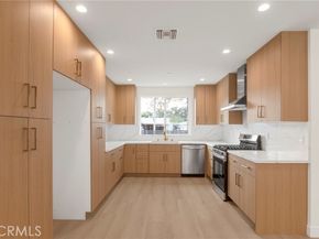 7040 Tyrone Avenue, Van Nuys (los Angeles) CA 91405