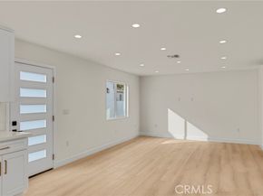 7040 Tyrone Avenue, Van Nuys (los Angeles) CA 91405