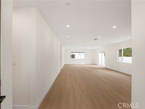 7040 Tyrone Avenue, Van Nuys (los Angeles) CA 91405