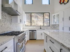 8366 Hillcroft Drive, West Hills (los Angeles) CA 91304