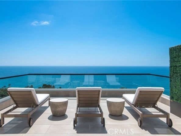 2492 Glenneyre Street, Laguna Beach CA 92651