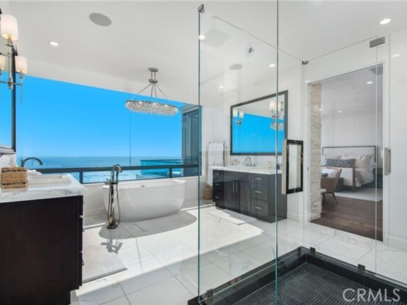 2492 Glenneyre Street, Laguna Beach CA 92651