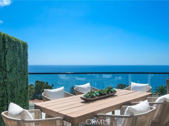 2492 Glenneyre Street, Laguna Beach CA 92651