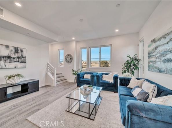 273 W 8th Street, San Pedro (los Angeles) CA 90731