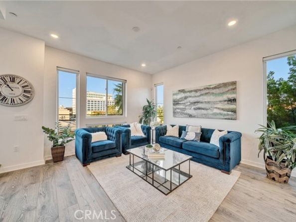 273 W 8th Street, San Pedro (los Angeles) CA 90731