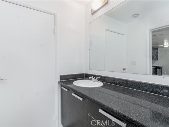 7254 Vassar Ave 308, Canoga Park (los Angeles) CA 91303
