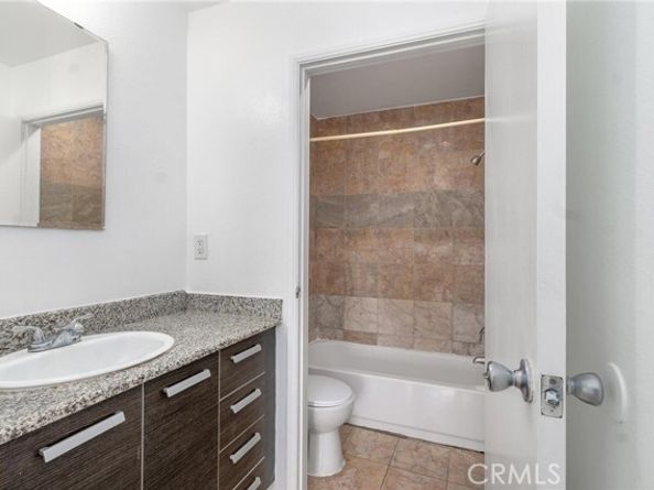 7254 Vassar Ave 308, Canoga Park (los Angeles) CA 91303